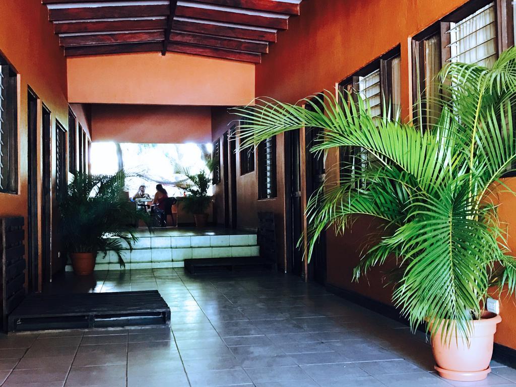 טמארינדו Tsunami Hostel מראה חיצוני תמונה