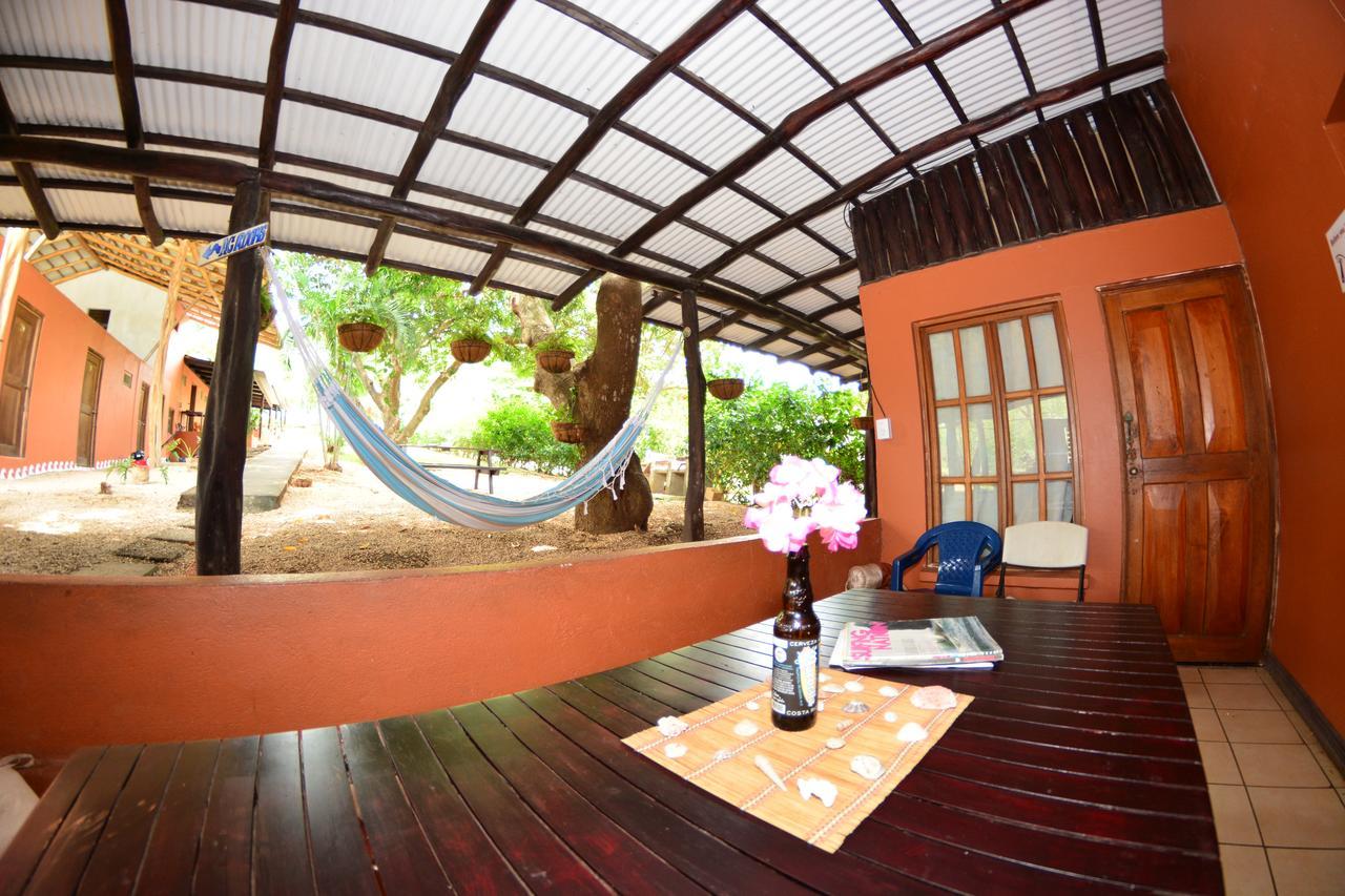 טמארינדו Tsunami Hostel מראה חיצוני תמונה