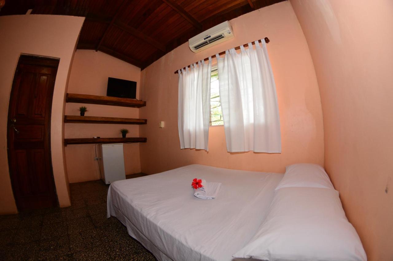 טמארינדו Tsunami Hostel מראה חיצוני תמונה