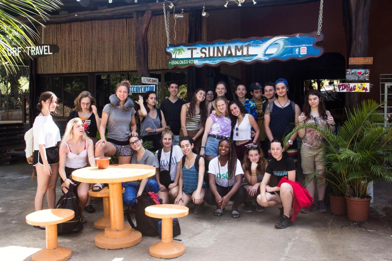 טמארינדו Tsunami Hostel מראה חיצוני תמונה