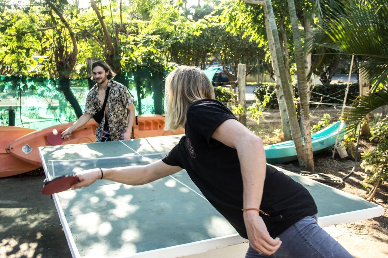טמארינדו Tsunami Hostel מראה חיצוני תמונה
