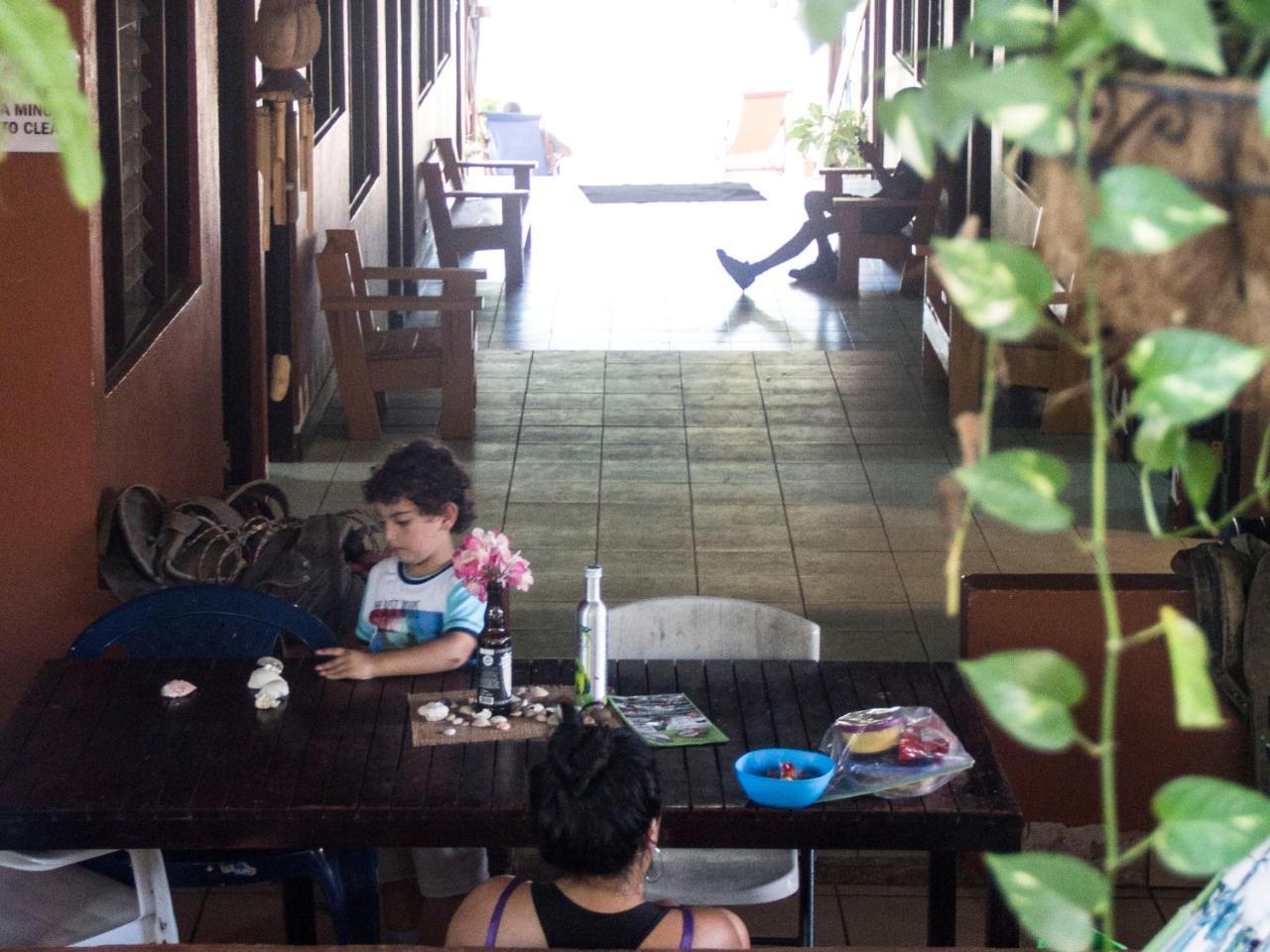 טמארינדו Tsunami Hostel מראה חיצוני תמונה