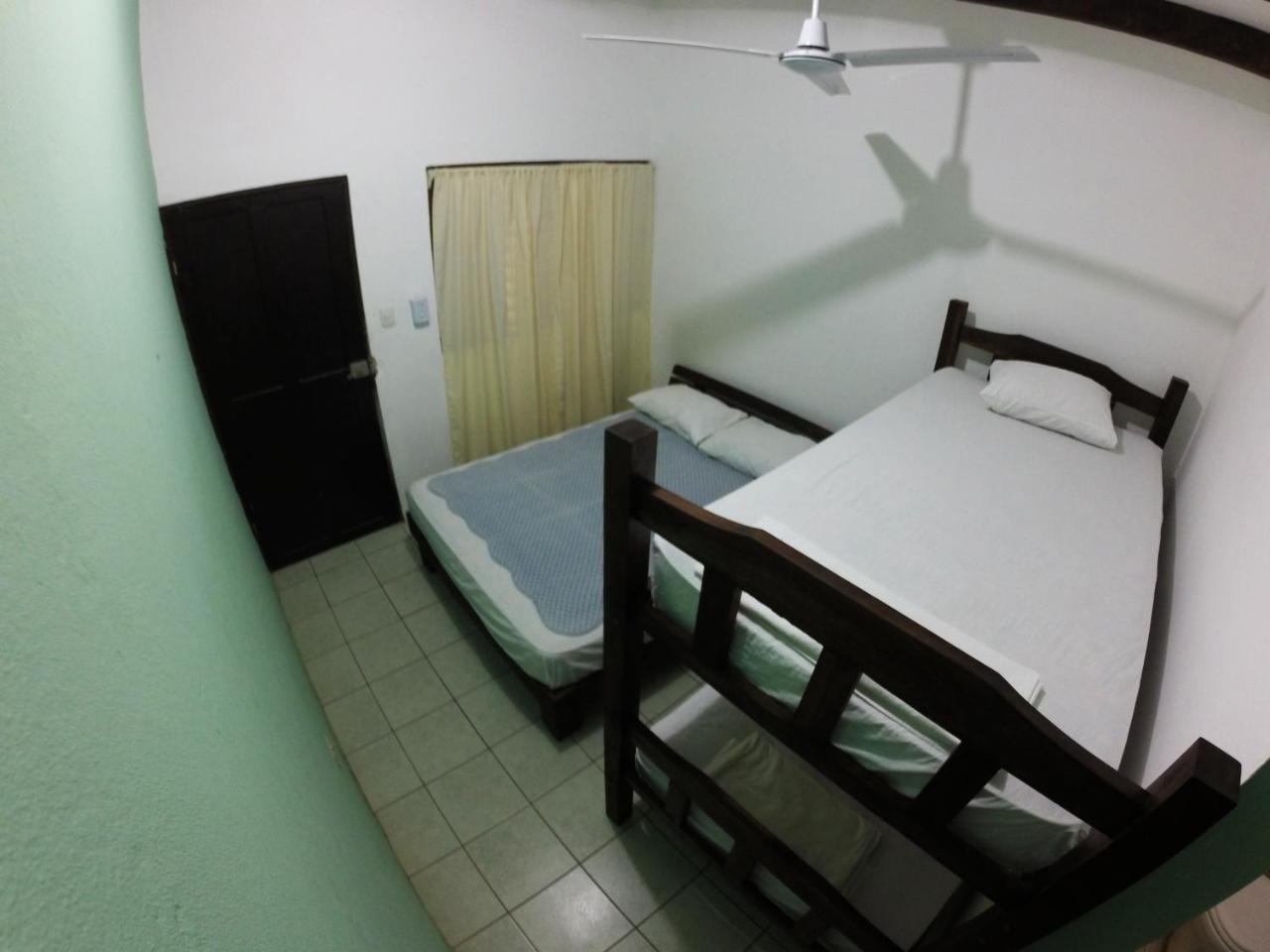 טמארינדו Tsunami Hostel מראה חיצוני תמונה