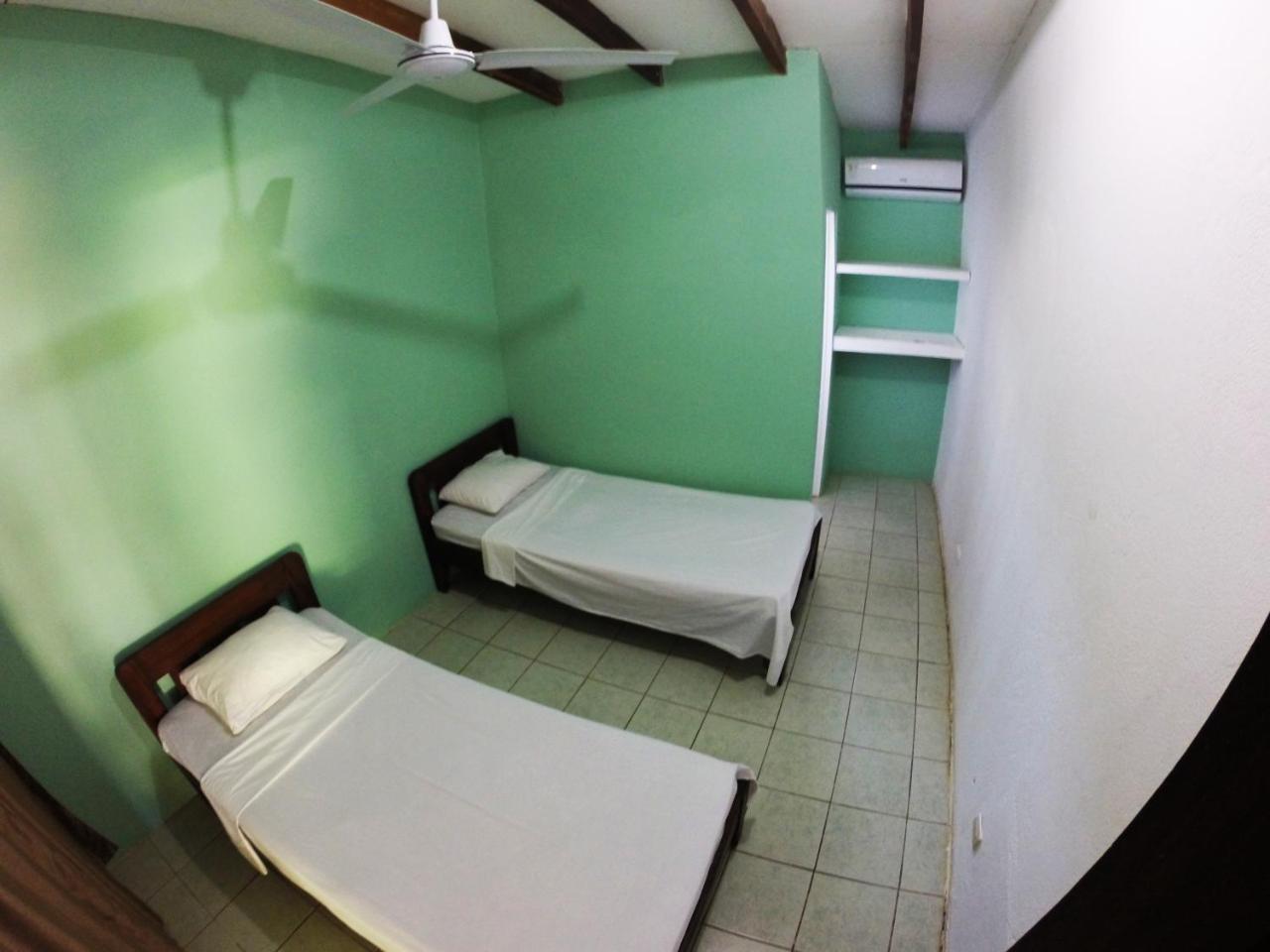 טמארינדו Tsunami Hostel מראה חיצוני תמונה