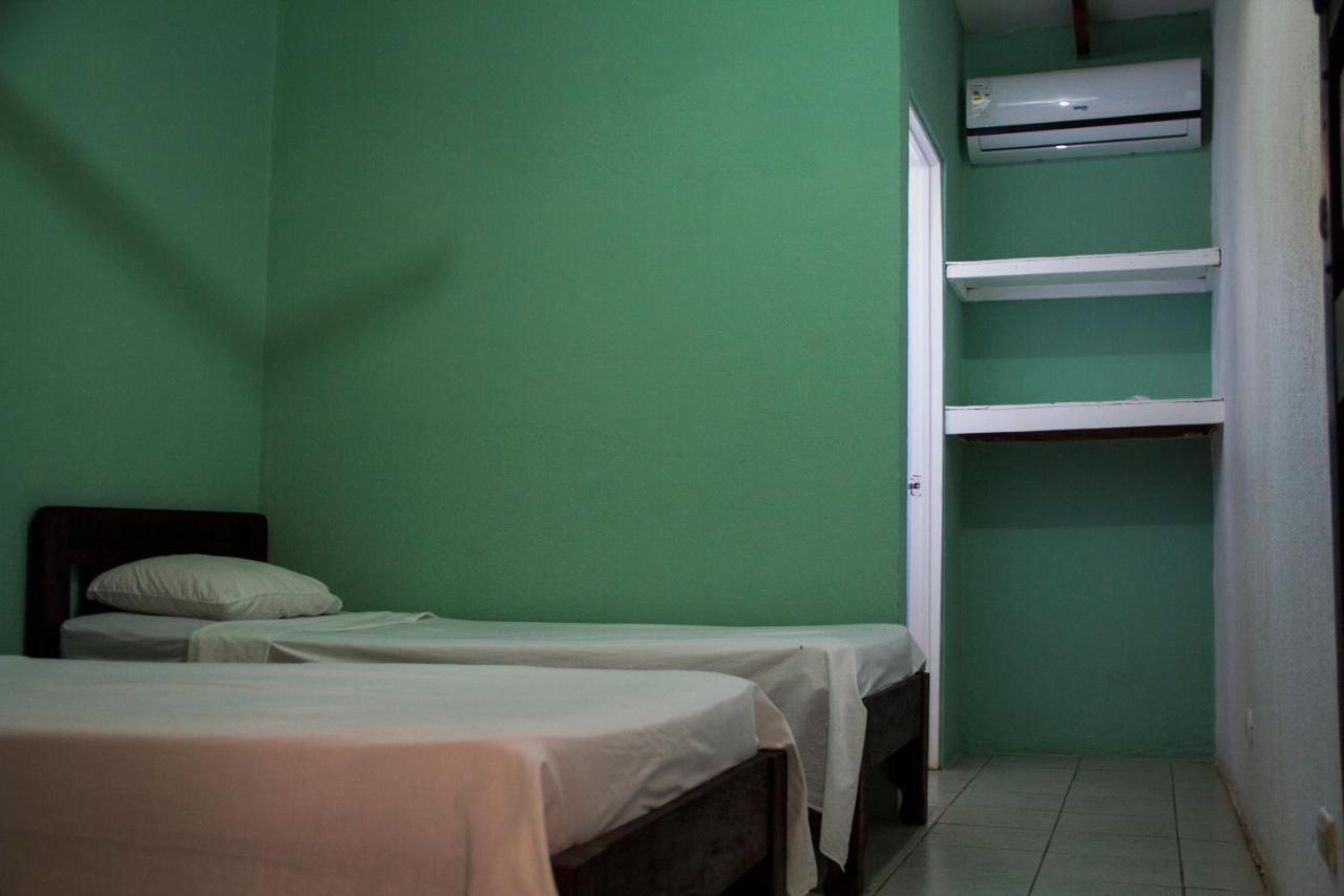 טמארינדו Tsunami Hostel מראה חיצוני תמונה