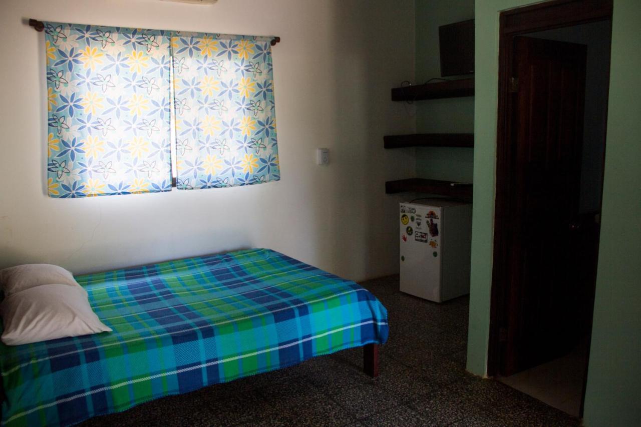 טמארינדו Tsunami Hostel מראה חיצוני תמונה