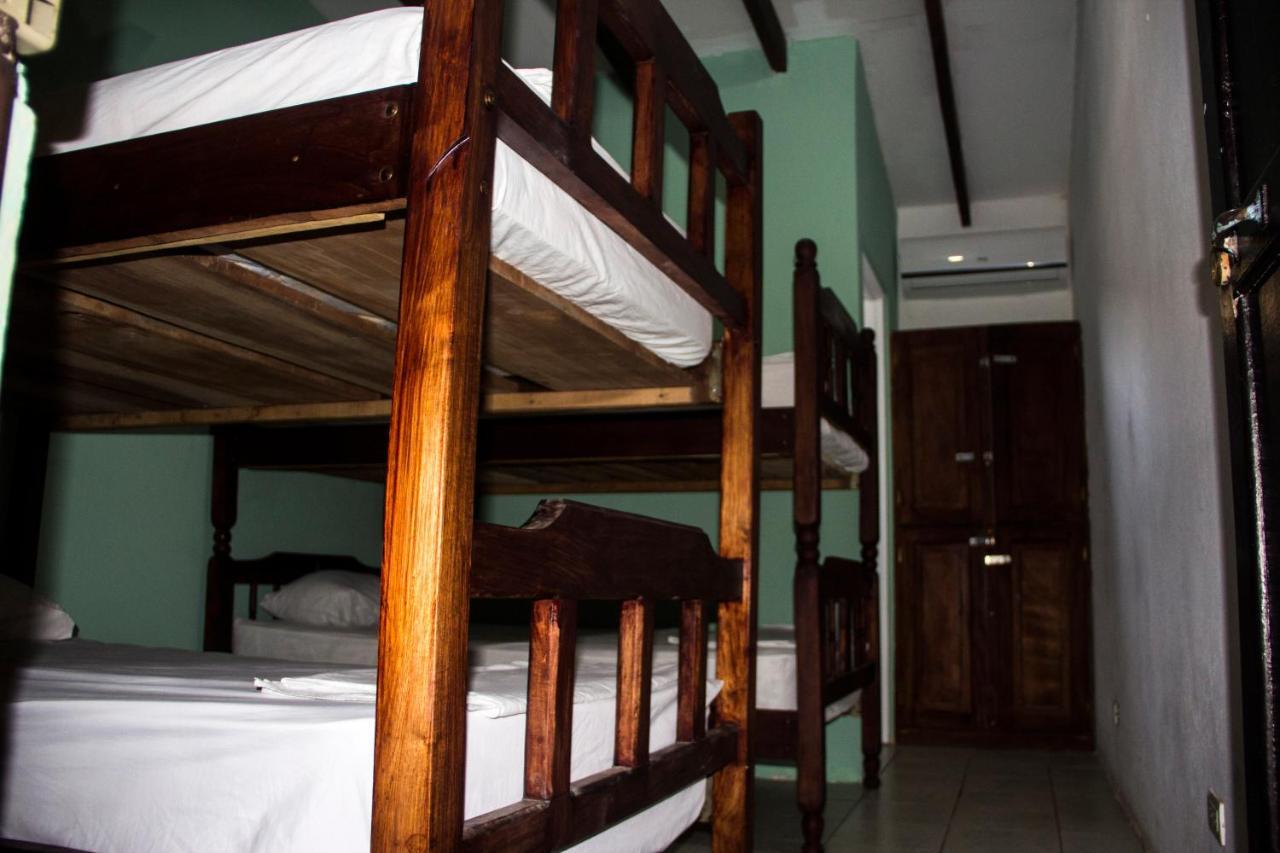 טמארינדו Tsunami Hostel מראה חיצוני תמונה